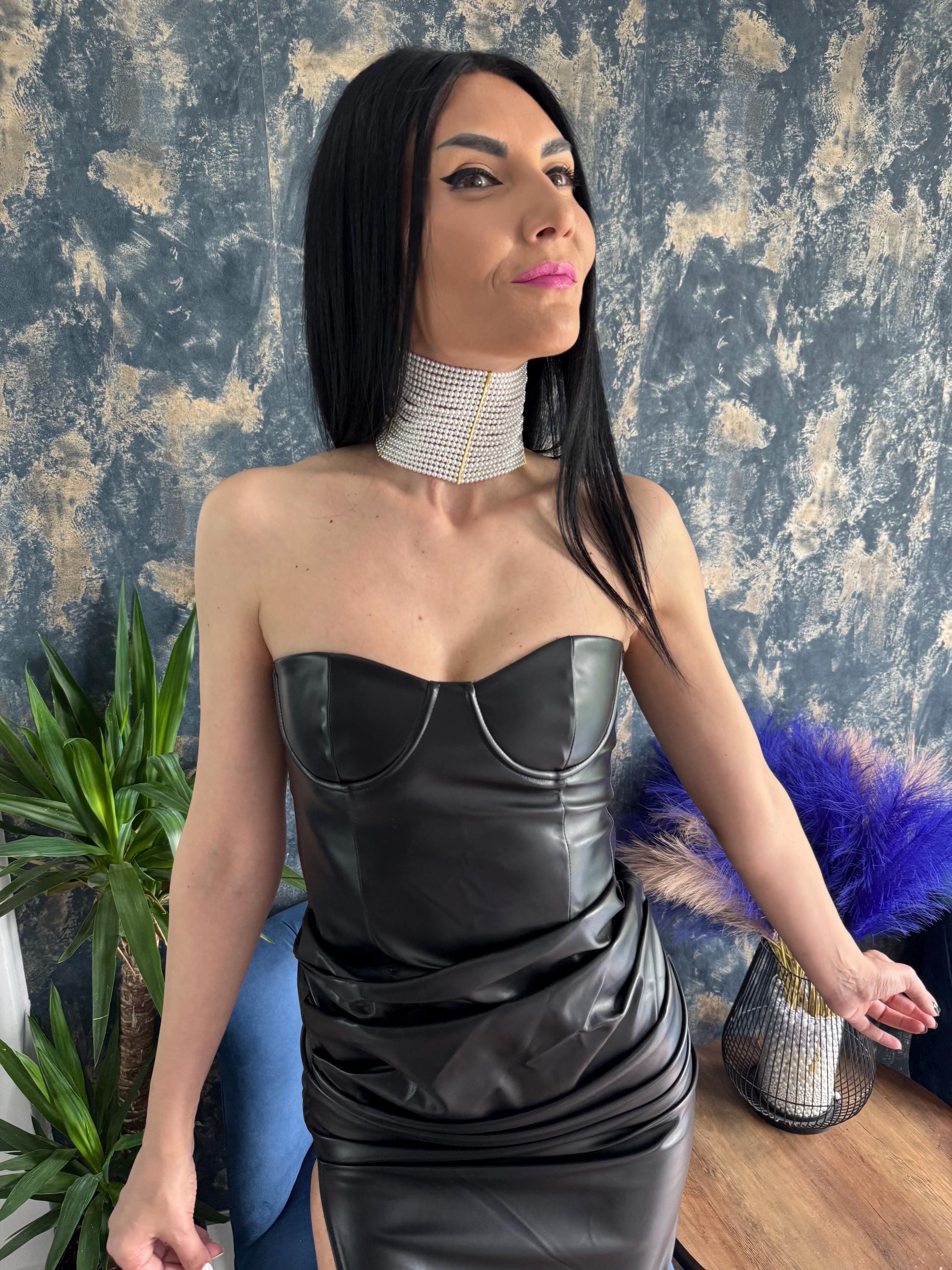 Statement Necklace Layered Pearl Choker Wide Collar Design Multi Strand Wedding Jewelry Elegant White Pearls Handmade Formal Accessory Bold Evening Gala Necklace Luxury Gift Bride Sophisticated Style Ceremony Jewelry Collection Dramatic