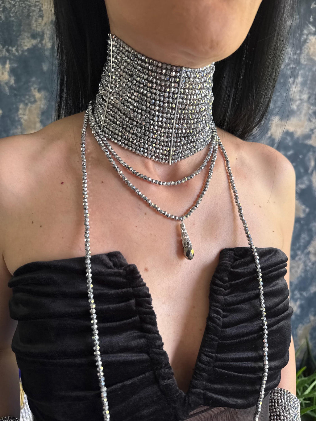 wide crystal choker rhinestone choker necklace multi row choker diamante choker silver collar necklace bridal choker necklace platinum plated choker crystal collar necklace statement choker silver prom necklace women wedding jewellery gift glass bead choker thick rhinestone choker sparkly choker necklace cocktail necklace silver