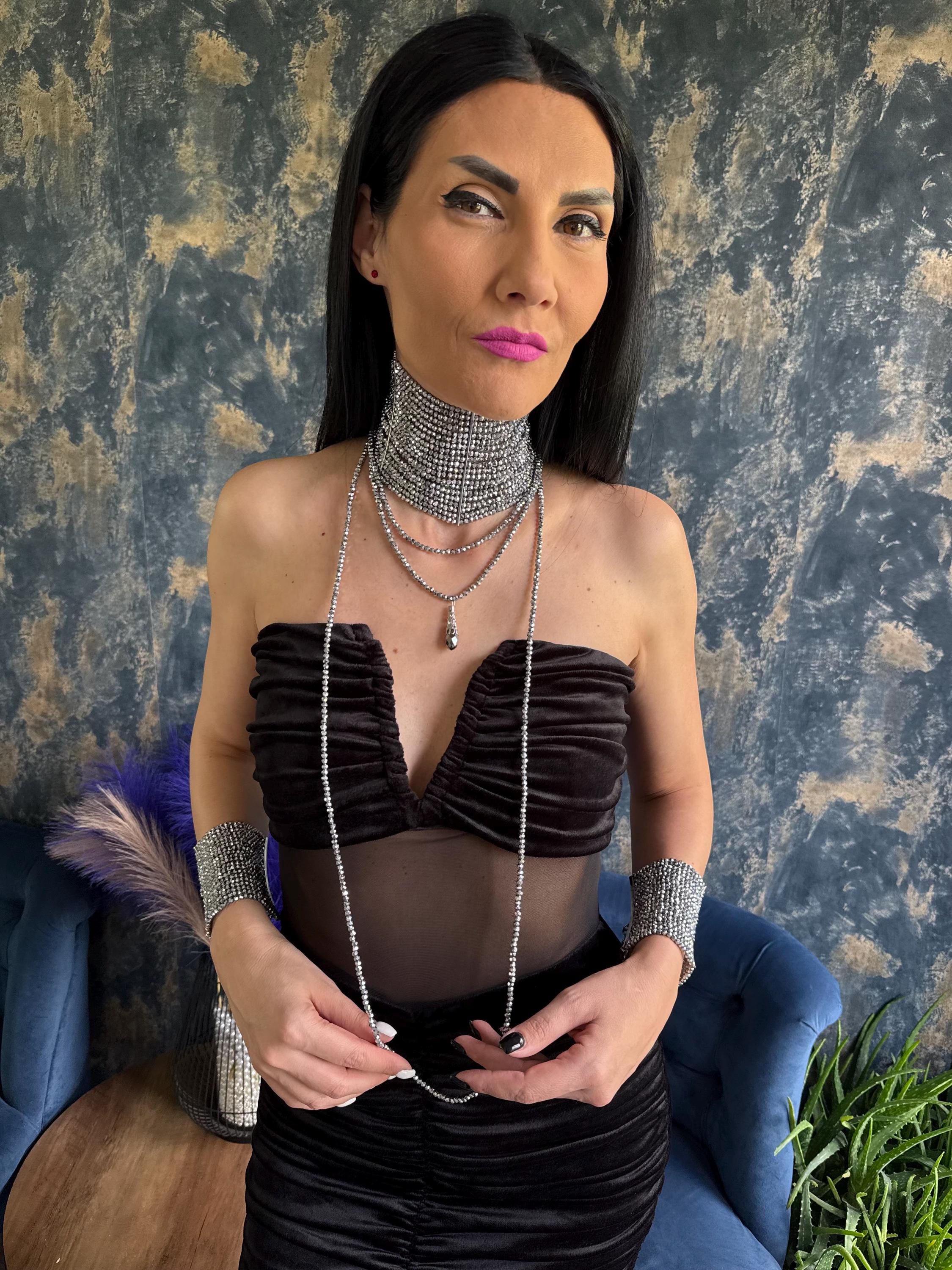 wide crystal choker rhinestone choker necklace multi row choker diamante choker silver collar necklace bridal choker necklace platinum plated choker crystal collar necklace statement choker silver prom necklace women wedding jewellery gift glass bead choker thick rhinestone choker sparkly choker necklace cocktail necklace silver