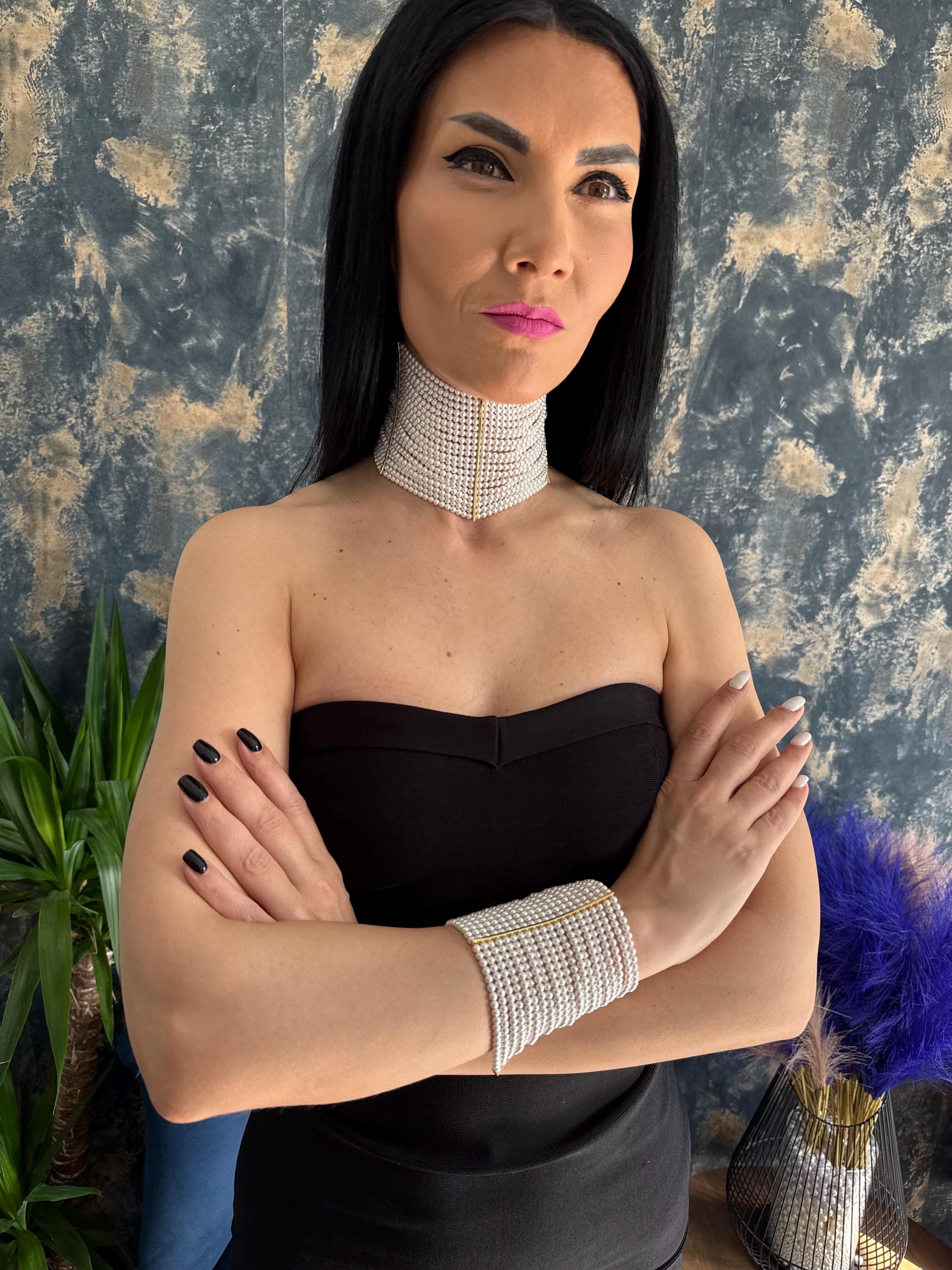 Statement Necklace Layered Pearl Choker Wide Collar Design Multi Strand Wedding Jewelry Elegant White Pearls Handmade Formal Accessory Bold Evening Gala Necklace Luxury Gift Bride Sophisticated Style Ceremony Jewelry Collection Dramatic