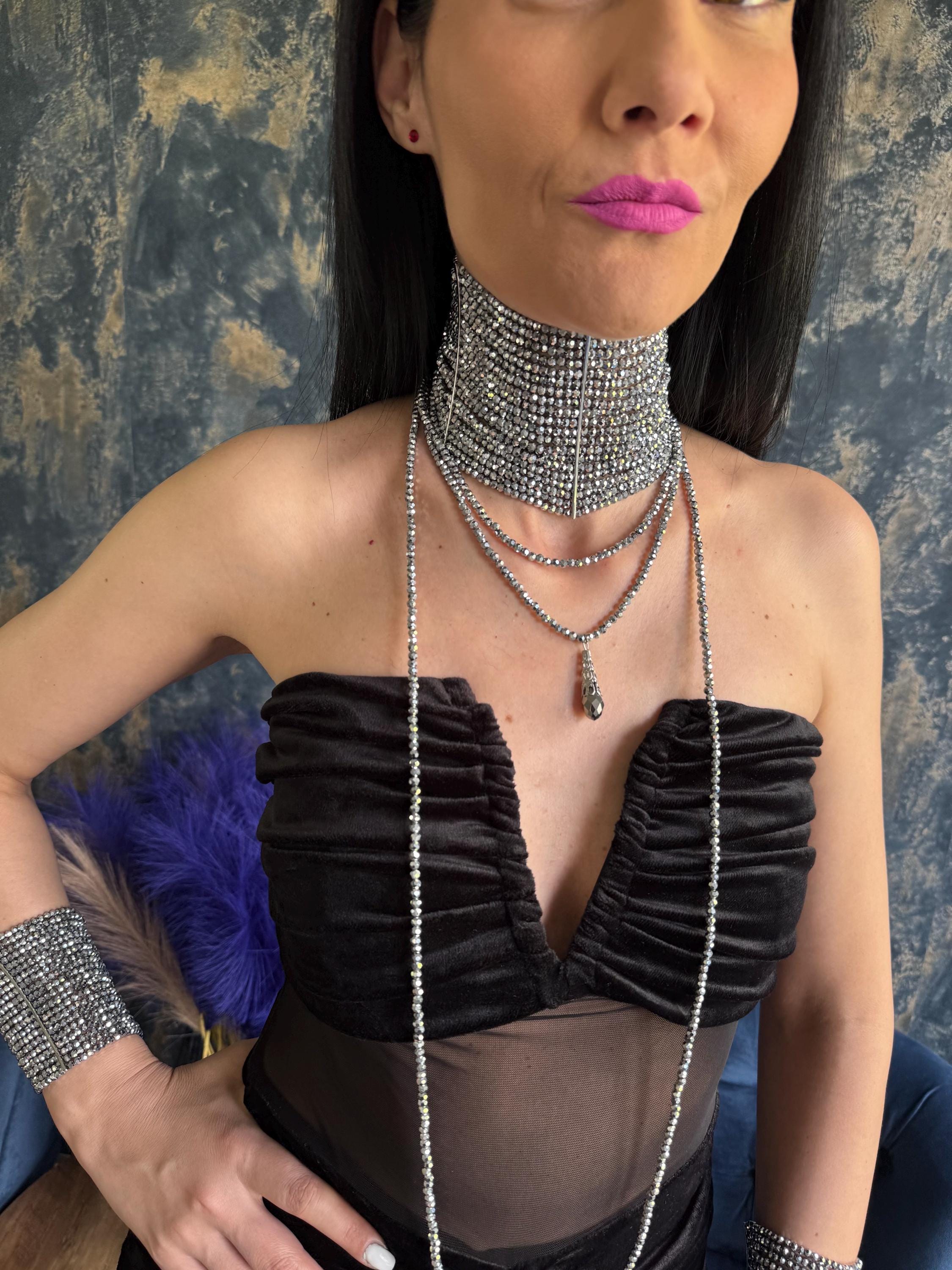 wide crystal choker rhinestone choker necklace multi row choker diamante choker silver collar necklace bridal choker necklace platinum plated choker crystal collar necklace statement choker silver prom necklace women wedding jewellery gift glass bead choker thick rhinestone choker sparkly choker necklace cocktail necklace silver