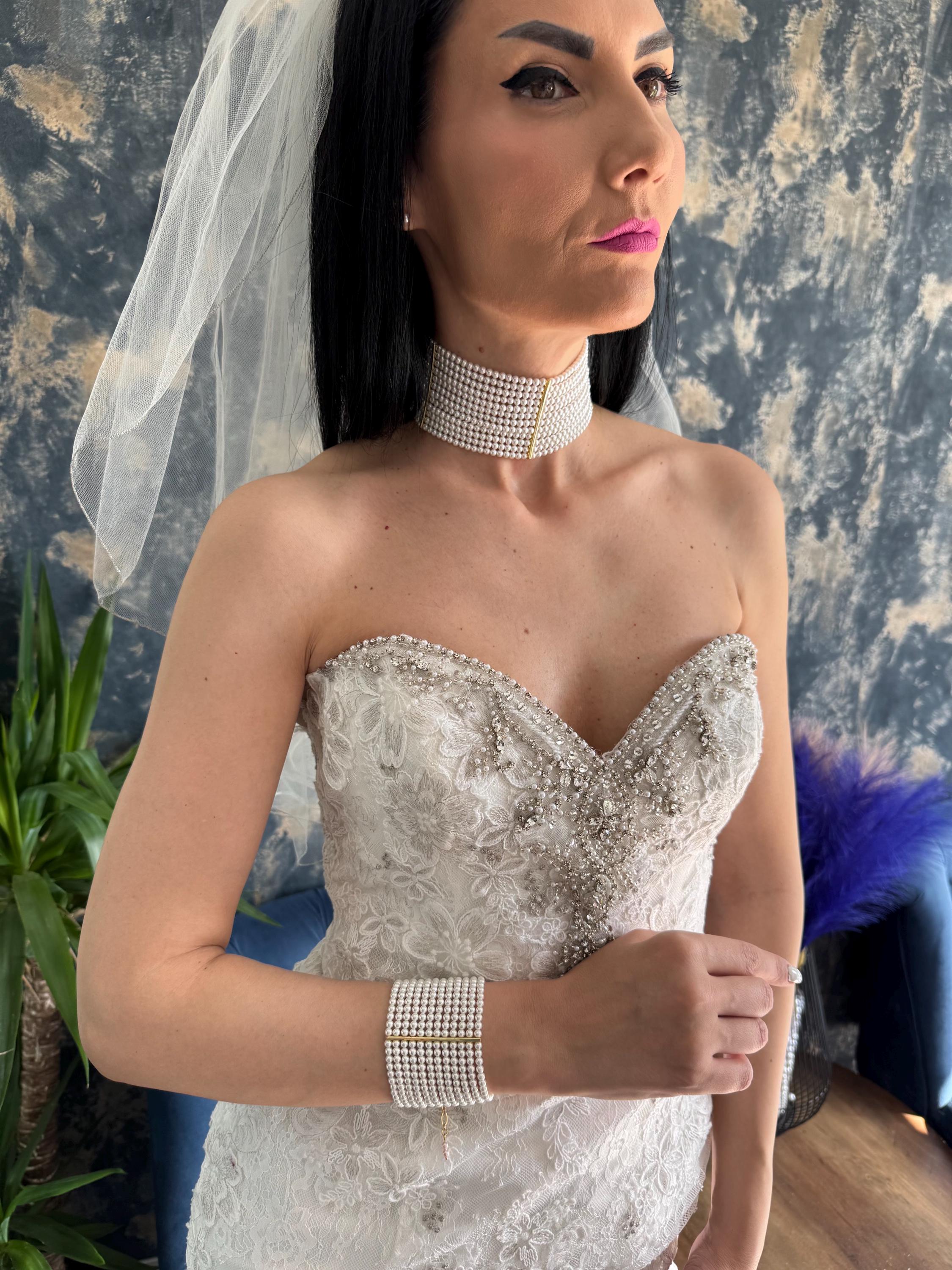 Elegant Pearl Collar Statement Piece Formal Wear Wedding Accessory Neck Detail Gold Finish Custom Length Choker Style Grid Pattern Bridal