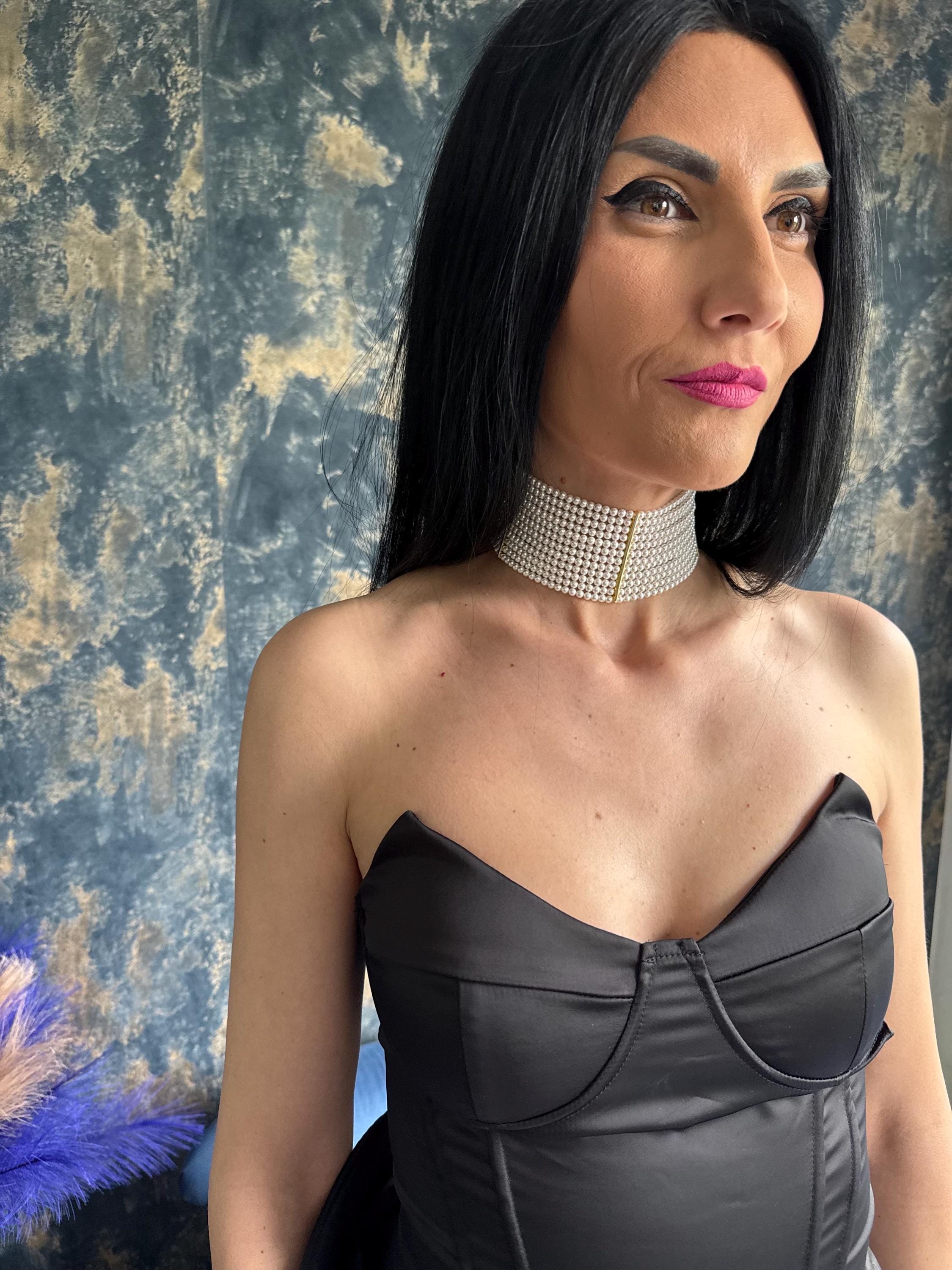 Elegant Pearl Collar Statement Piece Formal Wear Wedding Accessory Neck Detail Gold Finish Custom Length Choker Style Grid Pattern Bridal
